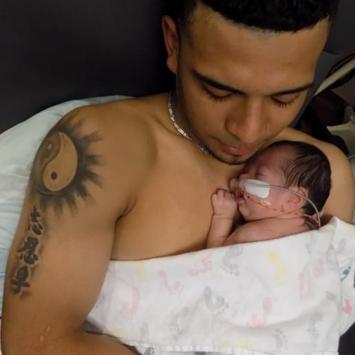 skin to skin contact - father holding baby